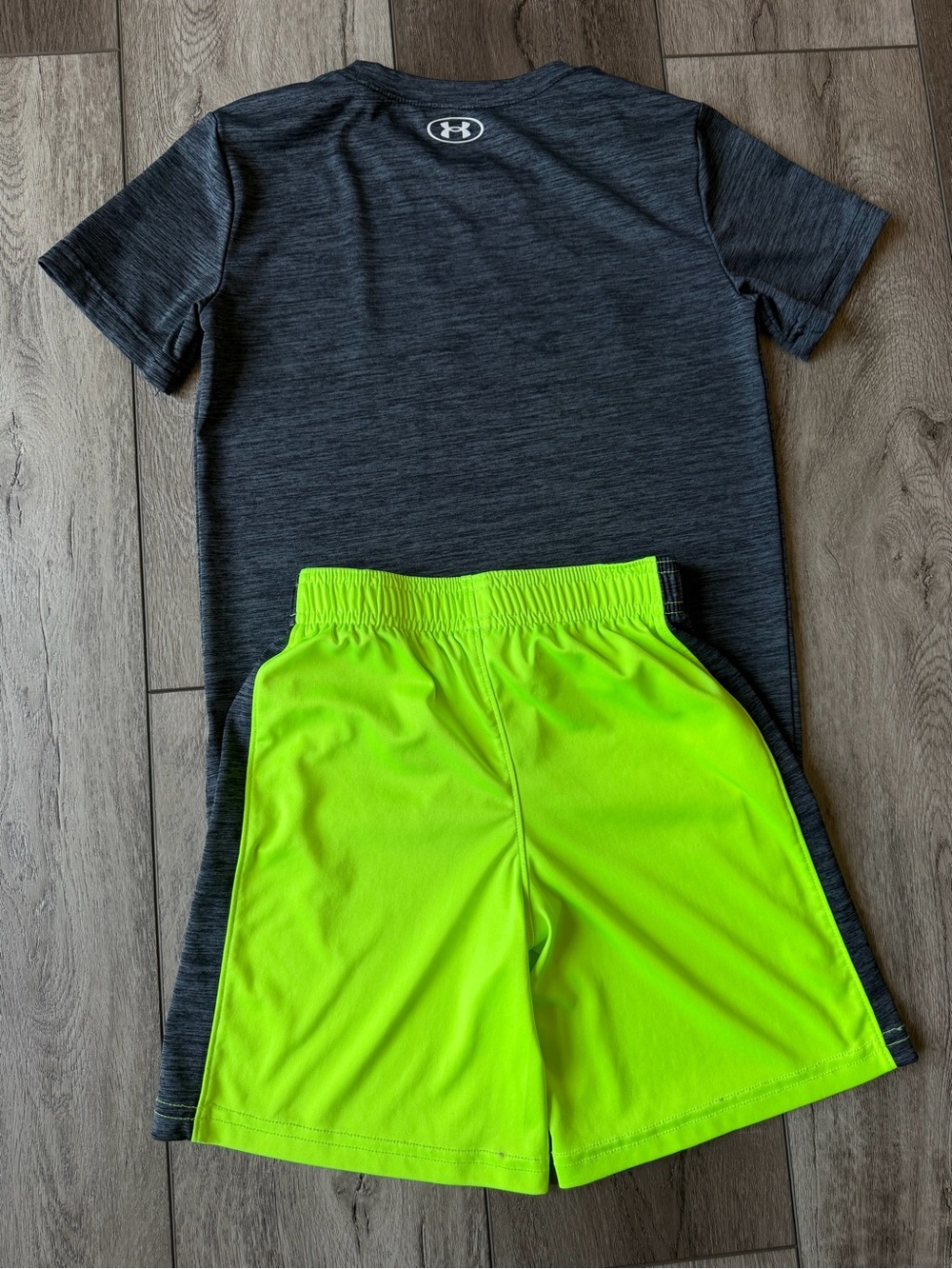 Under Armour Charcoal Heather Tee with Neon Green Shorts (7) - Picture 6 of 6